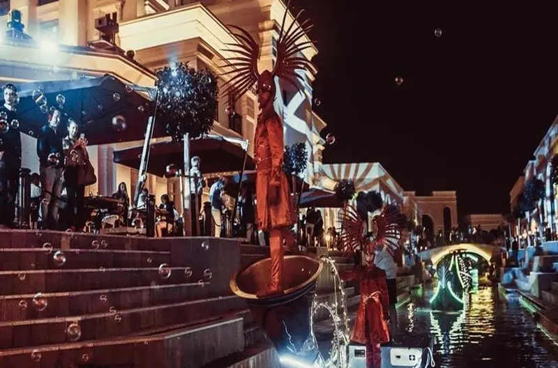LAND OF LEGENDS NACHTSHOW · 1