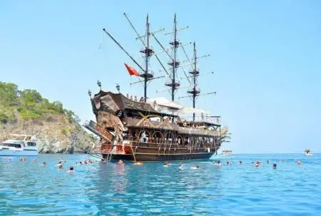 SIDE PIRATENBOOT-TOUR