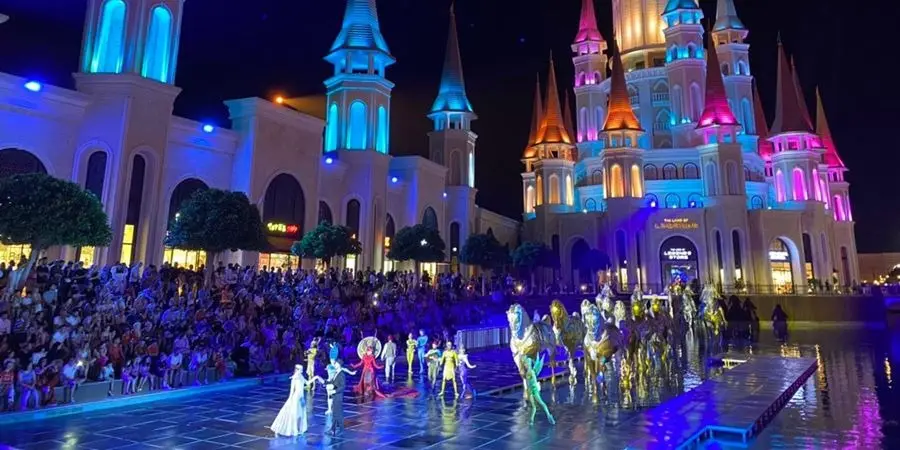 LAND OF LEGENDS NACHTSHOW · 1