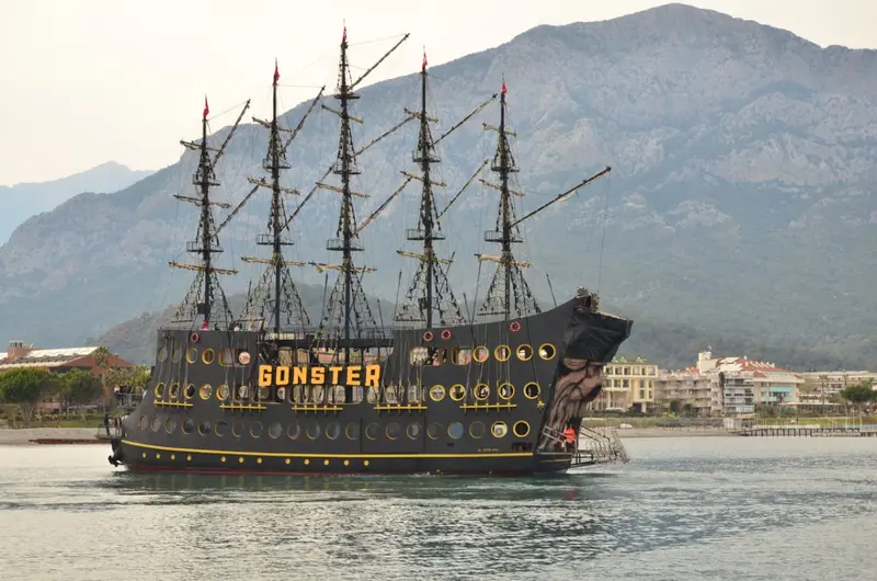Pirates Boat Tour